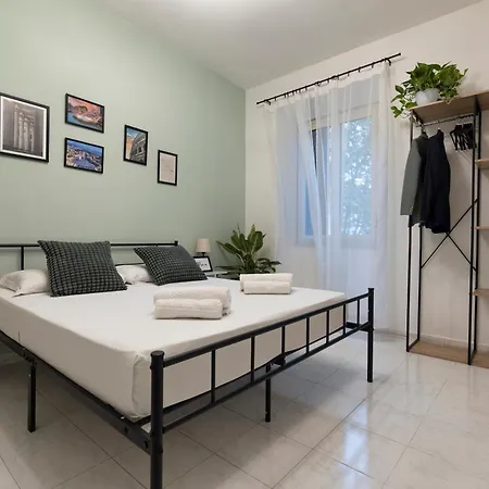 Σπίτι διακοπών 2br Flat By Metro - 6min To Colosseo - Full Kitchen - Wi-fi - A-c Ρώμη