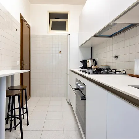2br Flat By Metro - 6min To Colosseo - Full Kitchen - Wi-fi - A-c *