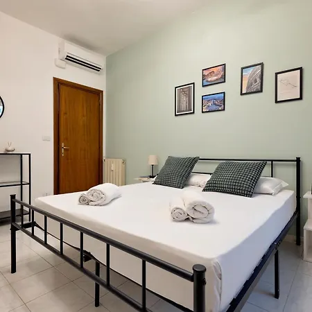 Holiday home 4 Stops To Colosseo - San Paolo House