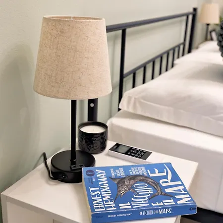 2br Flat By Metro - 6min To Colosseo - Full Kitchen - Wi-fi - A-c Roma