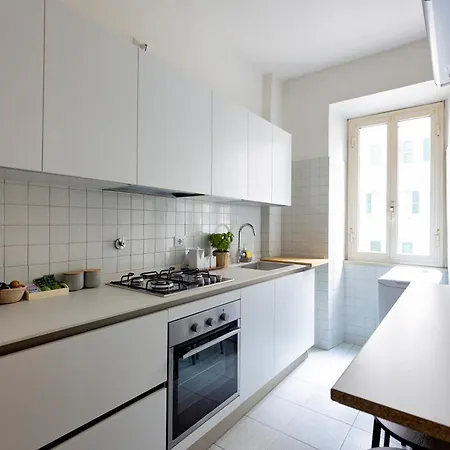 4 Stops To Colosseo - San Paolo House